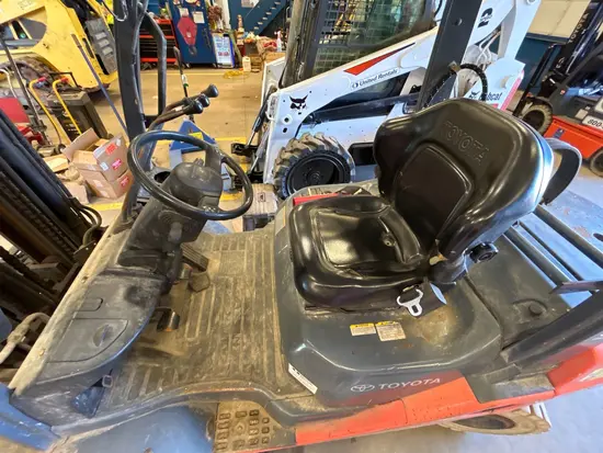 2018 Toyota 8FGU30 Warehouse Forklift