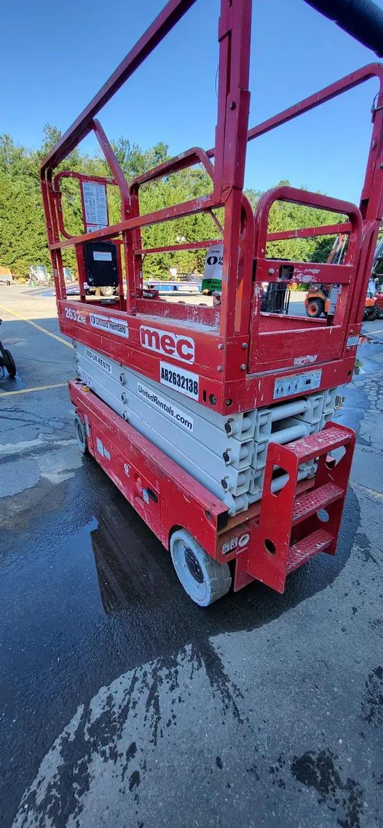 2017 MEC 2632SE Scissor Lift