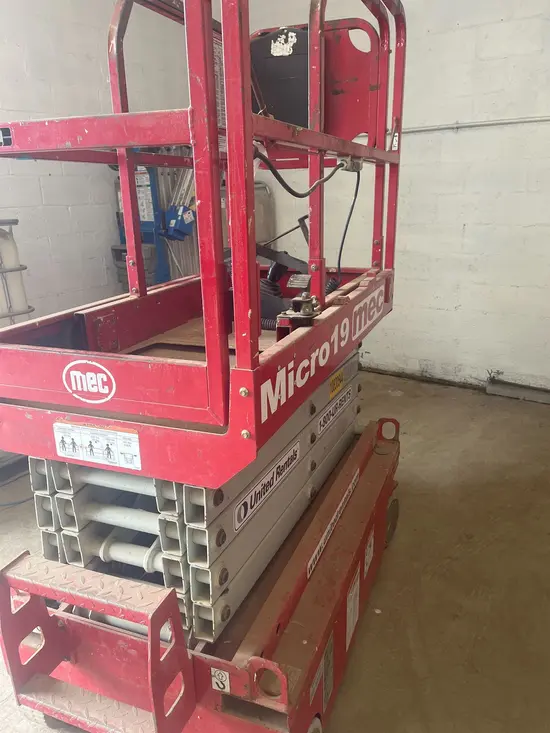 2018 MEC MICRO 19 Scissor Lift