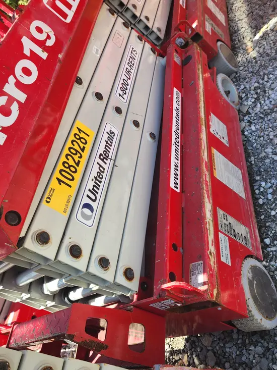 2018 MEC MICRO 19 Scissor Lift