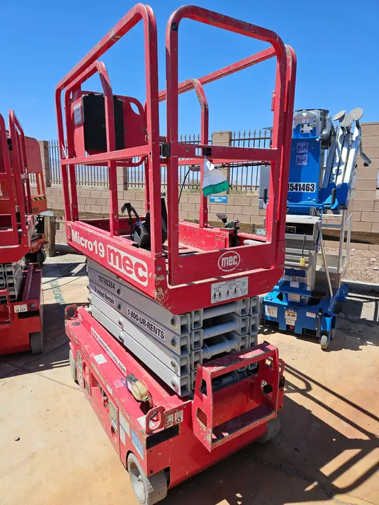 2018 MEC MICRO 19 Scissor Lift
