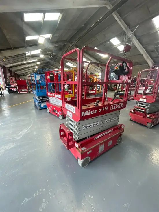 2018 MEC MICRO 19 Scissor Lift