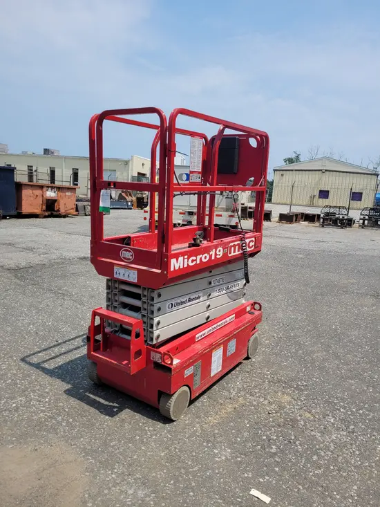 2018 MEC MICRO 19 Scissor Lift
