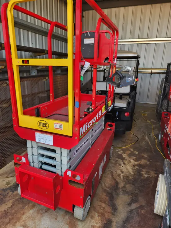 2022 MEC MICRO 19 Scissor Lift