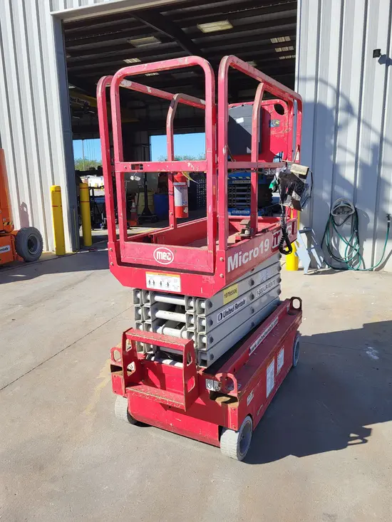 2018 MEC MICRO 19 Scissor Lift