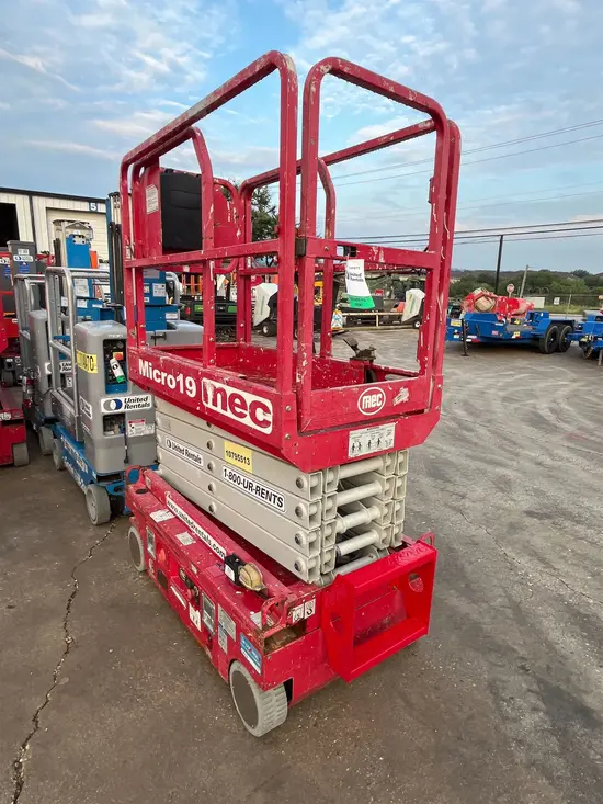 2018 MEC MICRO 19 Scissor Lift