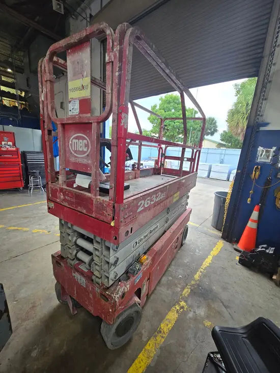 2017 MEC 2632SE Scissor Lift