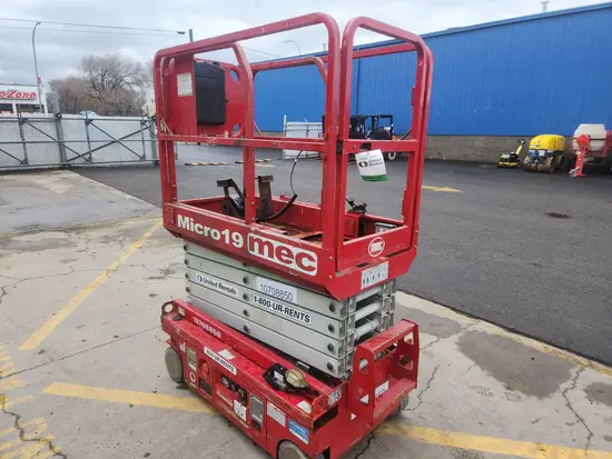 2018 MEC MICRO 19 Scissor Lift