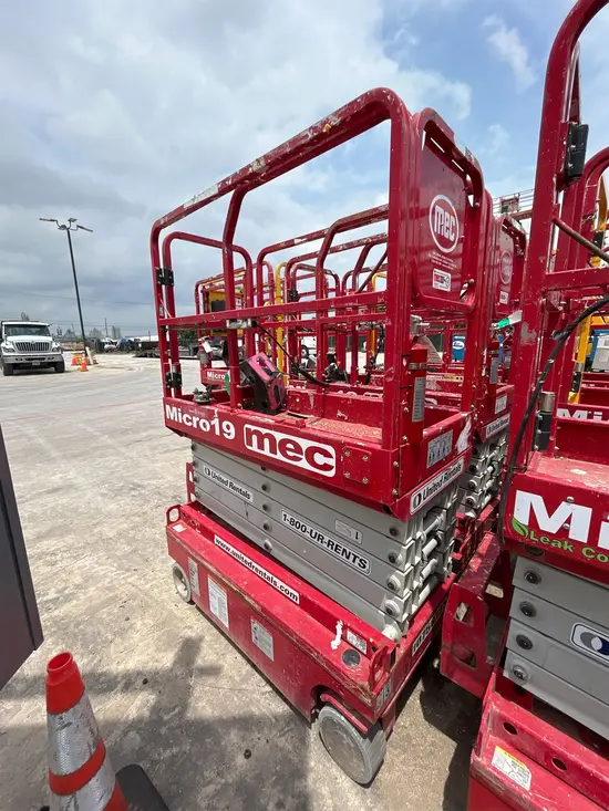 2018 MEC MICRO 19 Scissor Lift
