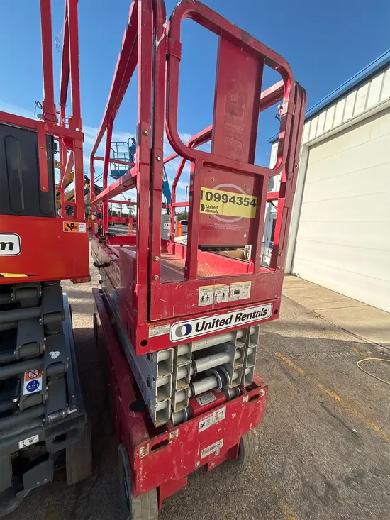 2019 MEC 2632SE Scissor Lift