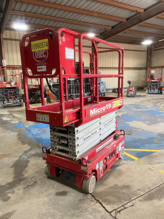2019 MEC MICRO 19 Scissor Lift
