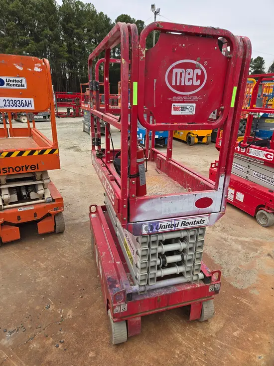 2018 MEC MICRO 19 Scissor Lift