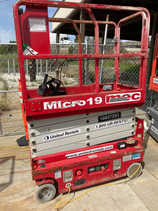 2018 MEC MICRO 19 Scissor Lift