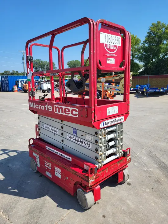 2018 MEC MICRO 19 Scissor Lift