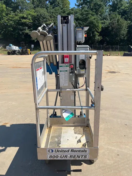 2018 Genie AWP-30SDC Pusharound Lift