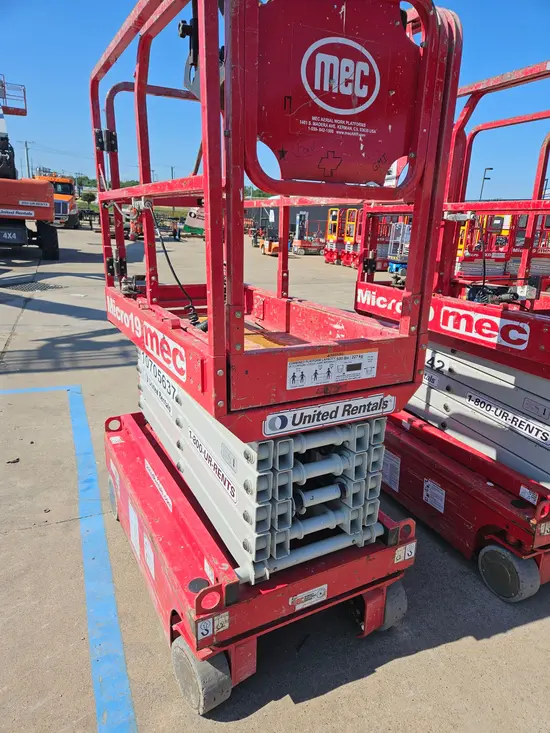 2018 MEC MICRO 19 Scissor Lift