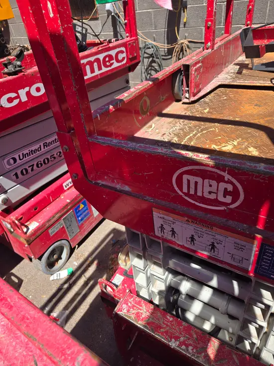 2018 MEC MICRO 19 Scissor Lift