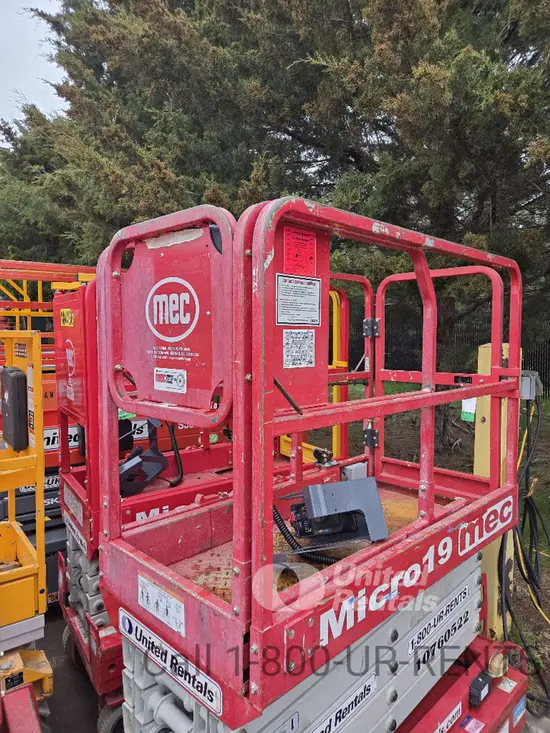 2018 MEC MICRO 19 Scissor Lift
