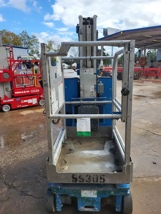 2017 Genie GR-20 Self-Propelled One-Person Lift