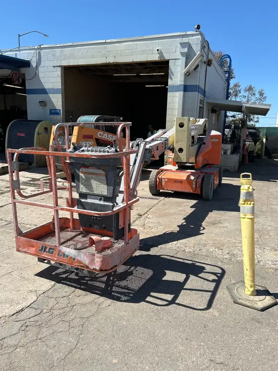 2016 JLG E400AJPN Articulating Boom Lift