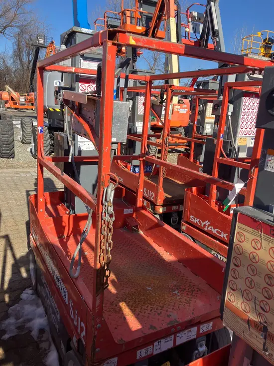 2017 Skyjack SJ12 Self-Propelled One-Person Lift