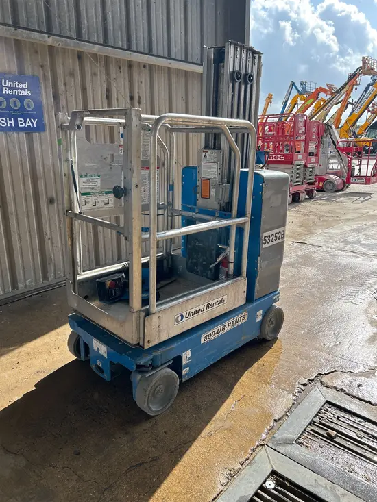 2017 Genie GR-20 Self-Propelled One-Person Lift