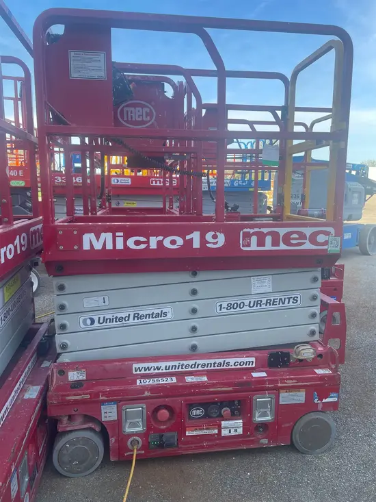 2018 MEC MICRO 19 Scissor Lift