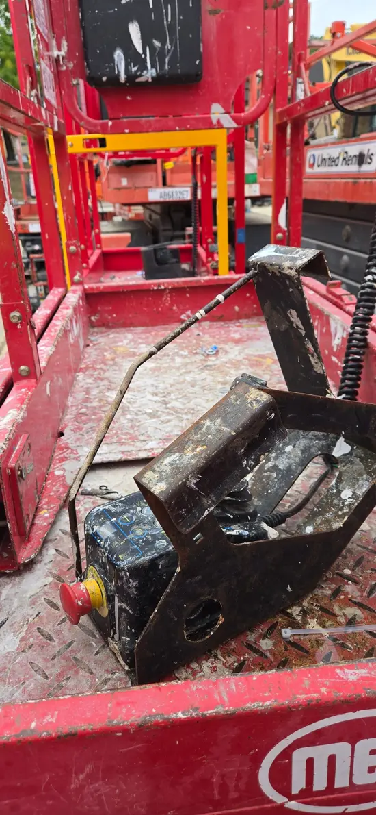 2019 MEC MICRO 19 Scissor Lift