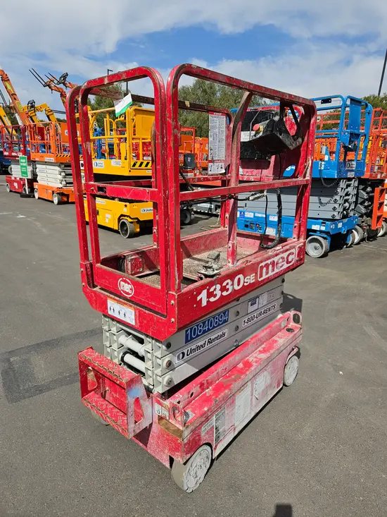 2018 MEC 1330SE Scissor Lift