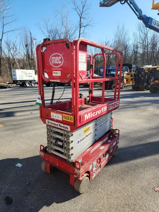 2018 MEC MICRO 19 Scissor Lift