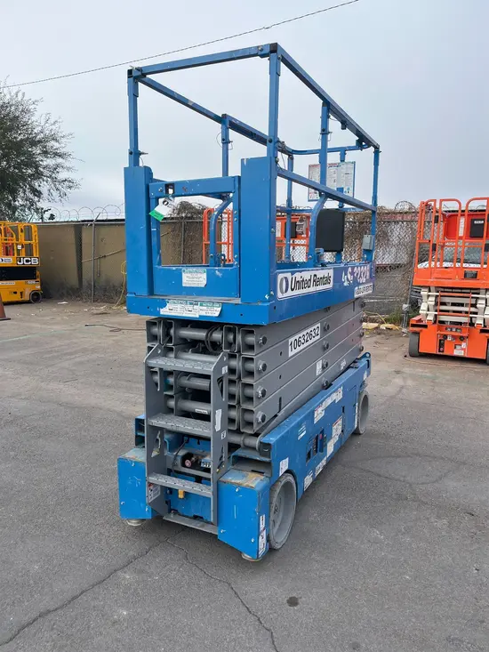 2017 Genie GS-3232 Scissor Lift