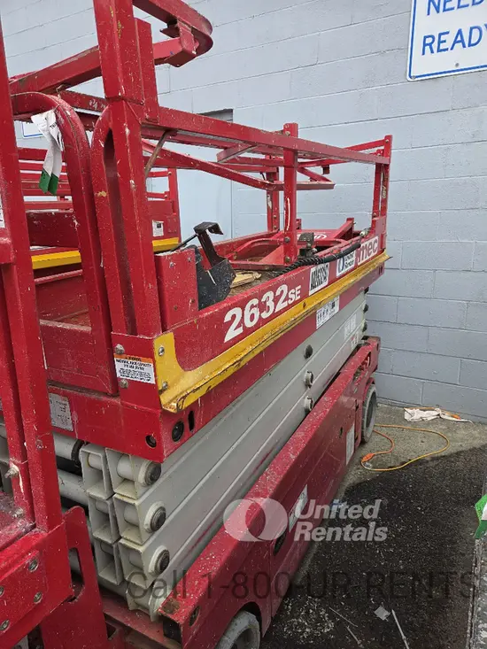2017 MEC 2632SE Scissor Lift