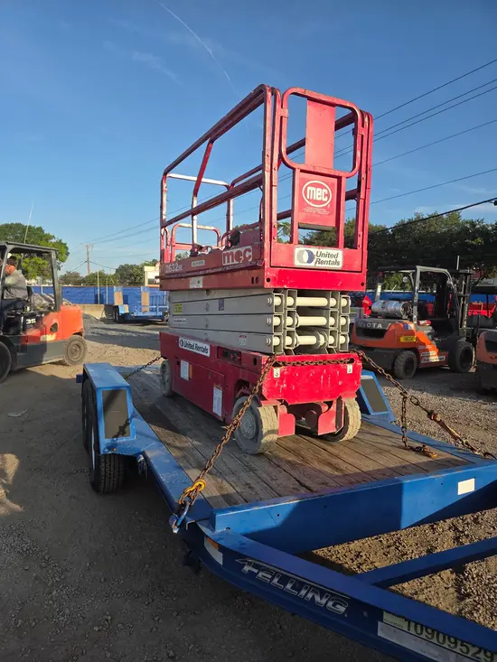 2017 MEC 2632SE Scissor Lift