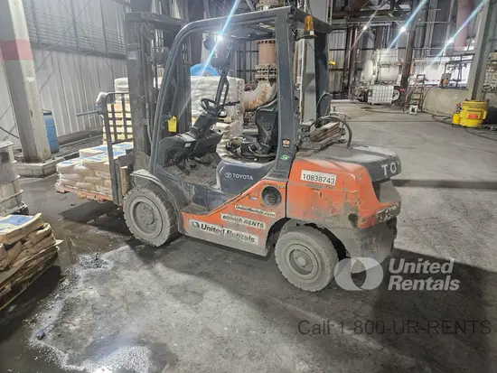 2018 Toyota 8FGU30 Warehouse Forklift