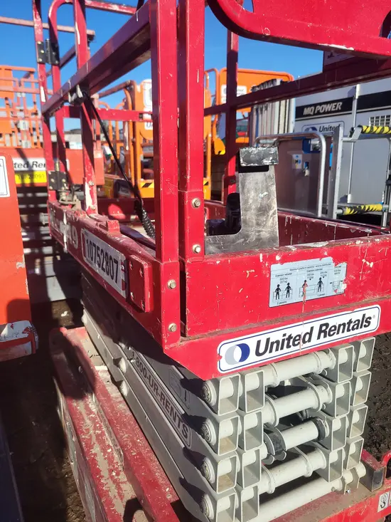 2018 MEC MICRO 19 Scissor Lift