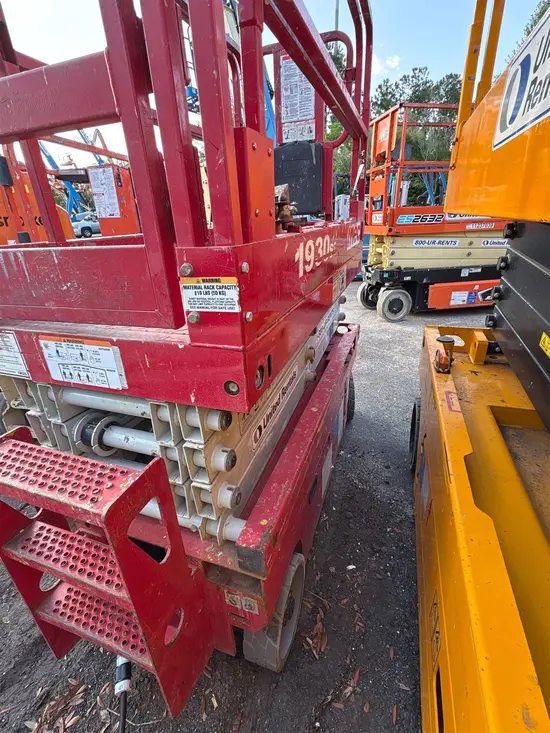 2017 MEC 1930SE Scissor Lift