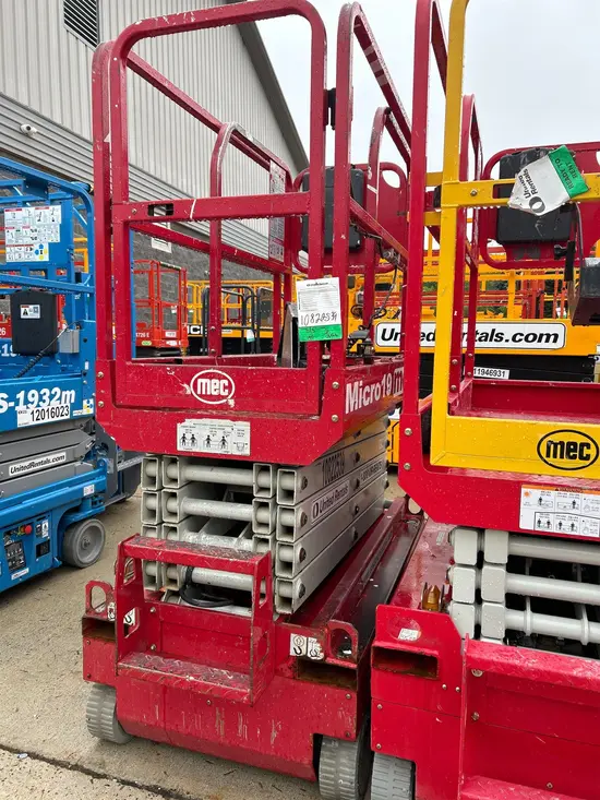 2018 MEC MICRO 19 Scissor Lift