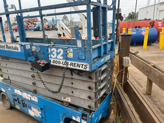 2016 Genie GS-3232 Scissor Lift