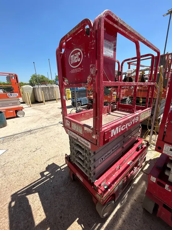 2018 MEC MICRO 19 Scissor Lift