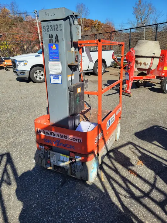 2012 Skyjack SJ12 Self-Propelled One-Person Lift