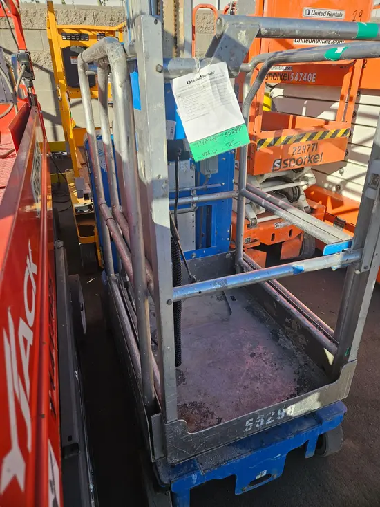 2017 Genie GR-20 Self-Propelled One-Person Lift