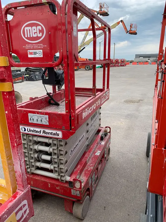 2018 MEC MICRO 19 Scissor Lift