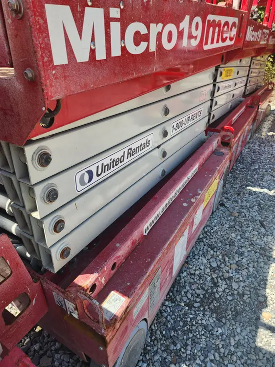 2018 MEC MICRO 19 Scissor Lift