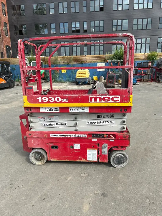 2017 MEC 1930SE Scissor Lift