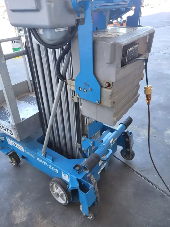2017 Genie AWP-30SDC Pusharound Lift