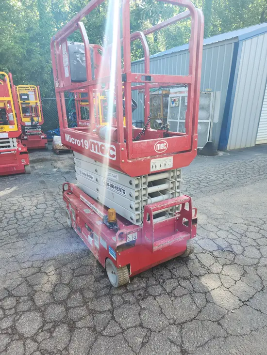 2018 MEC MICRO 19 Scissor Lift