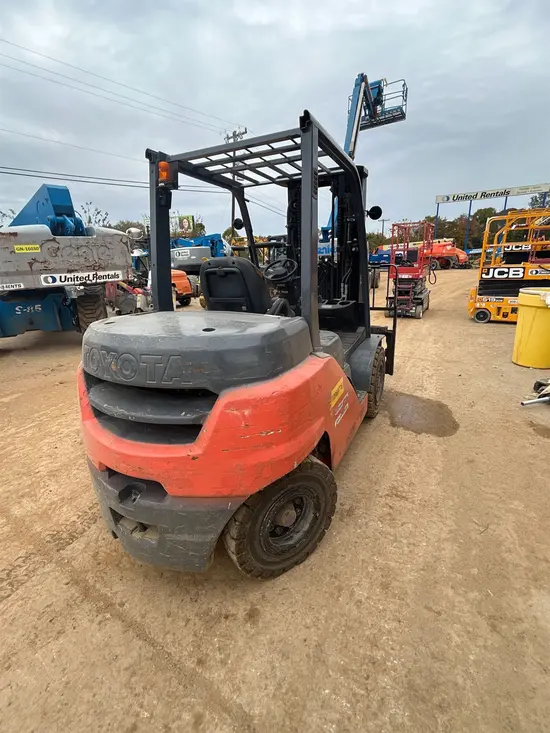 2019 Toyota 8FD35U Warehouse Forklift