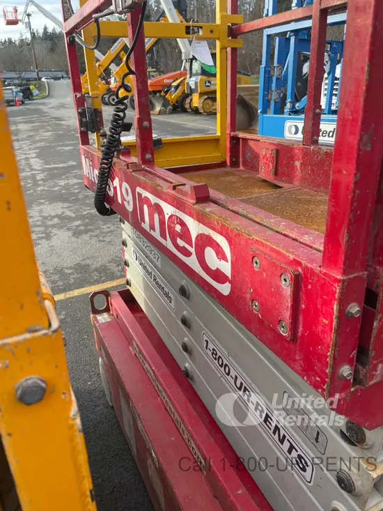 2018 MEC MICRO 19 Scissor Lift
