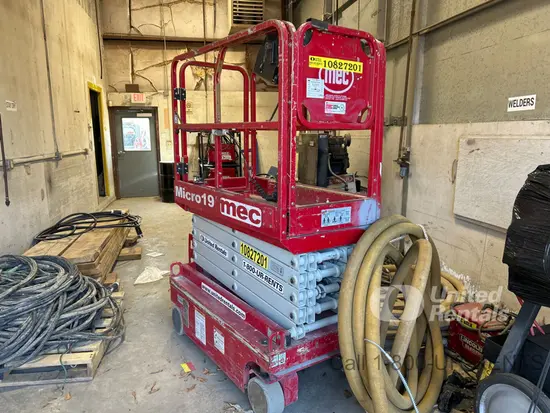 2018 MEC MICRO 19 Scissor Lift