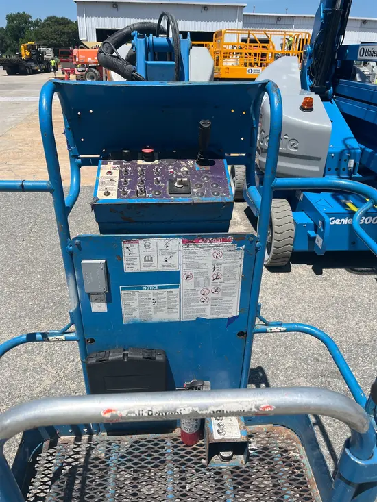 2015 Genie Z-30/20N Articulating Boom Lift